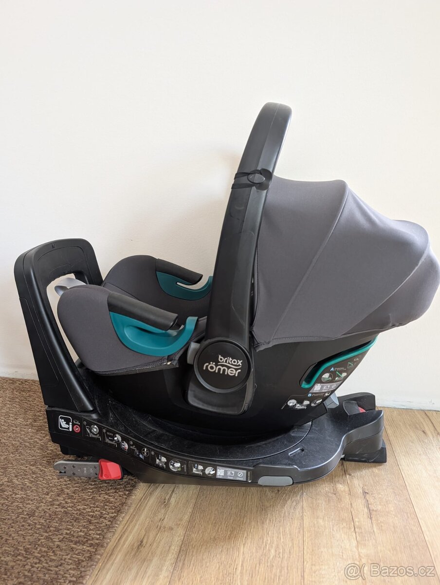 Britax Römer Baby-Safe 3 i-Size Midnight Grey + základňa