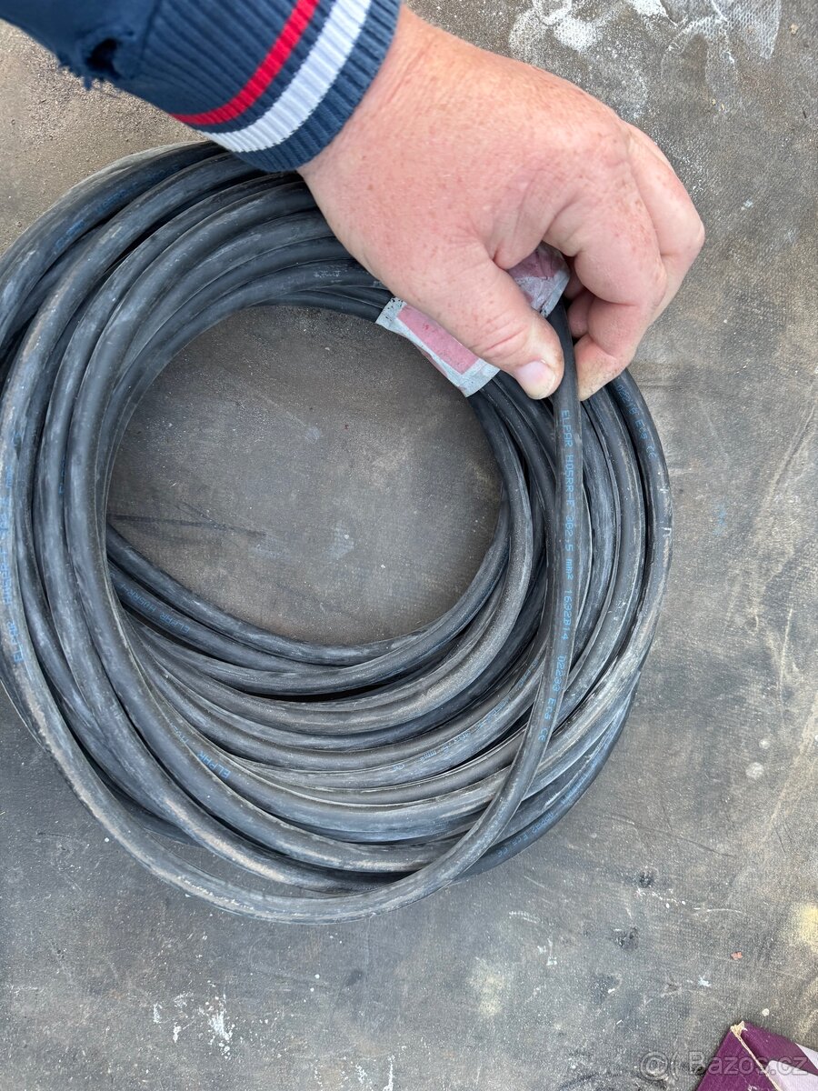 Prodám nový gumový kabel 32,5