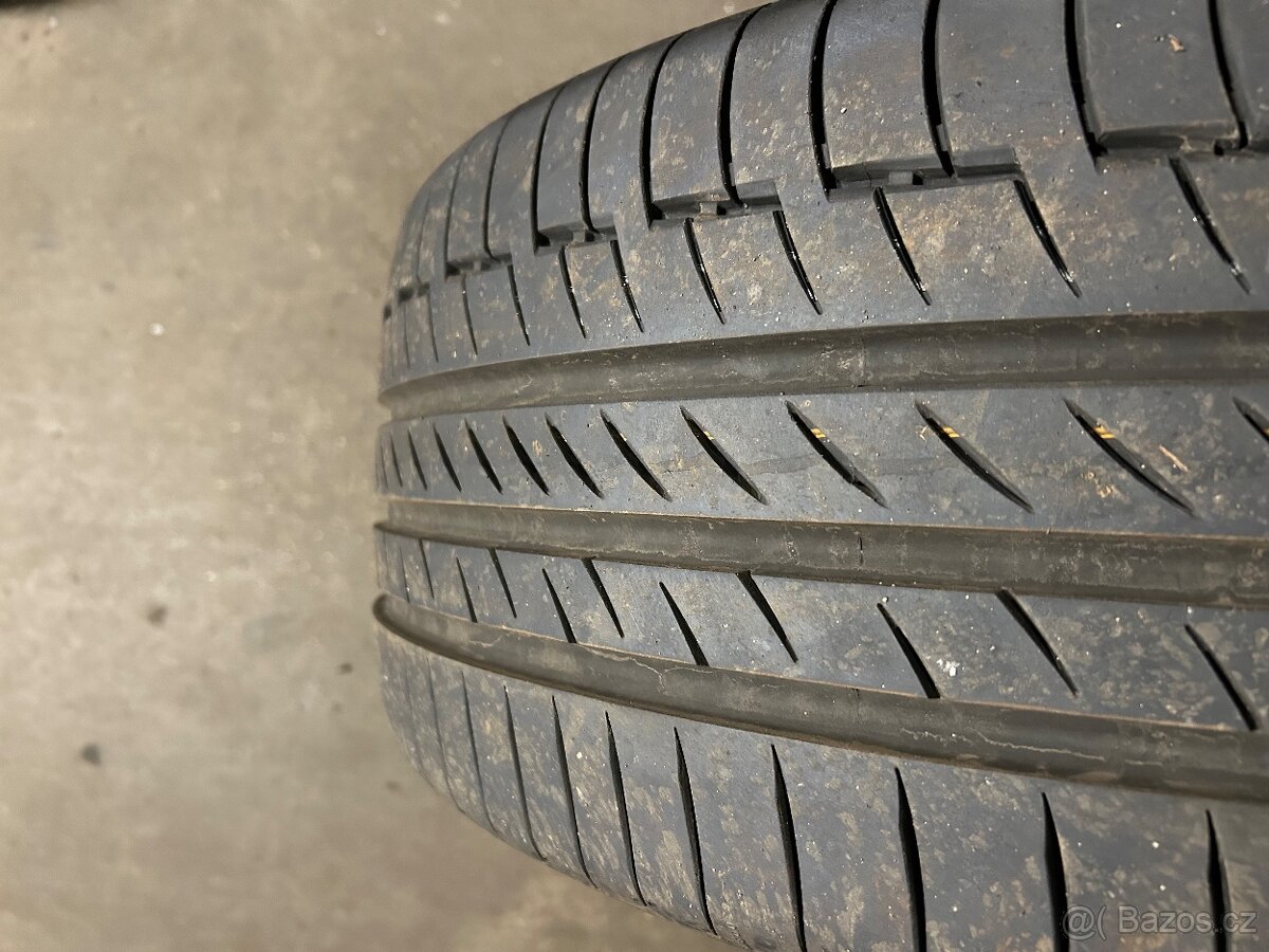 245/45 R19