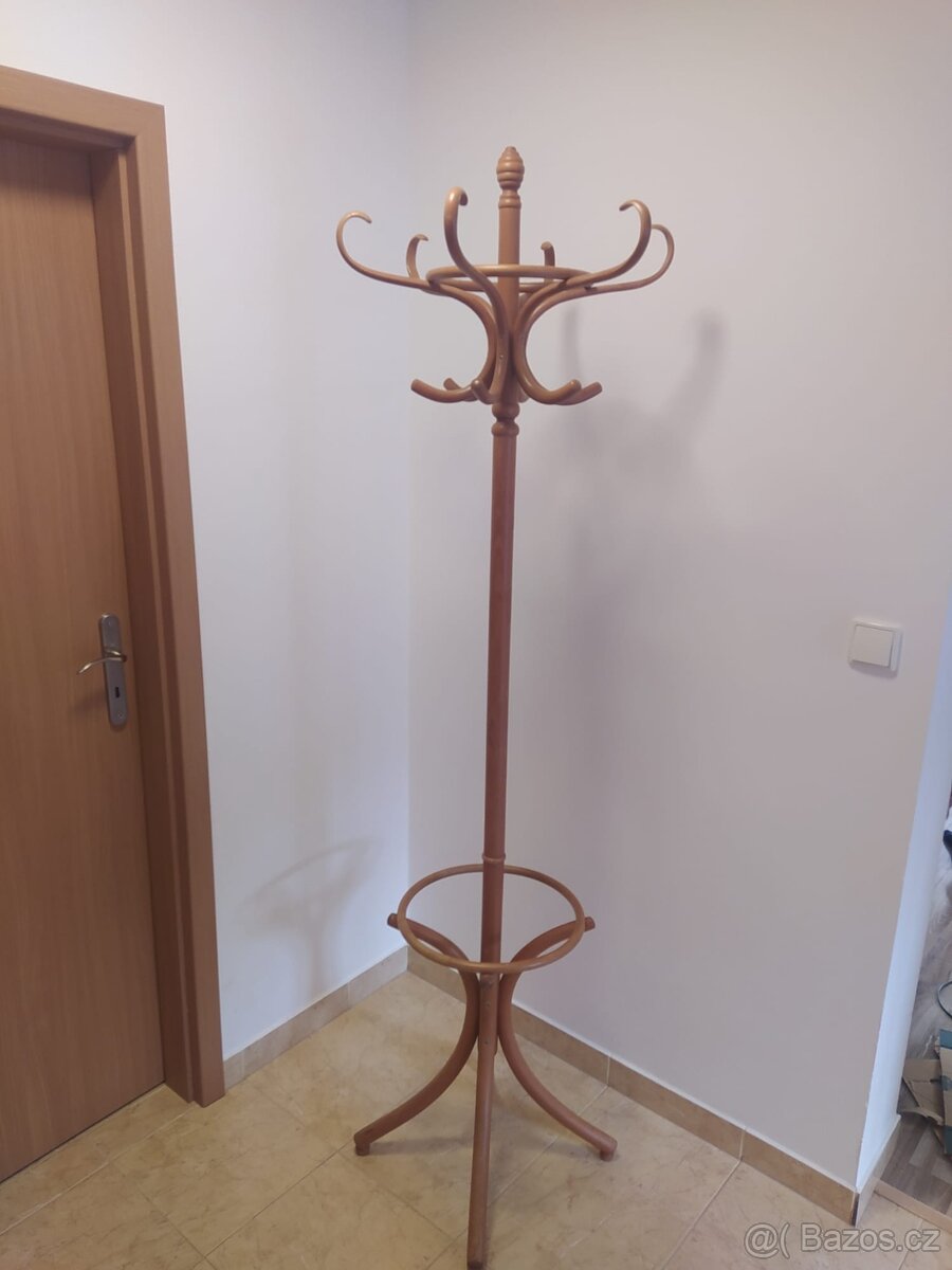 Věšák Ton