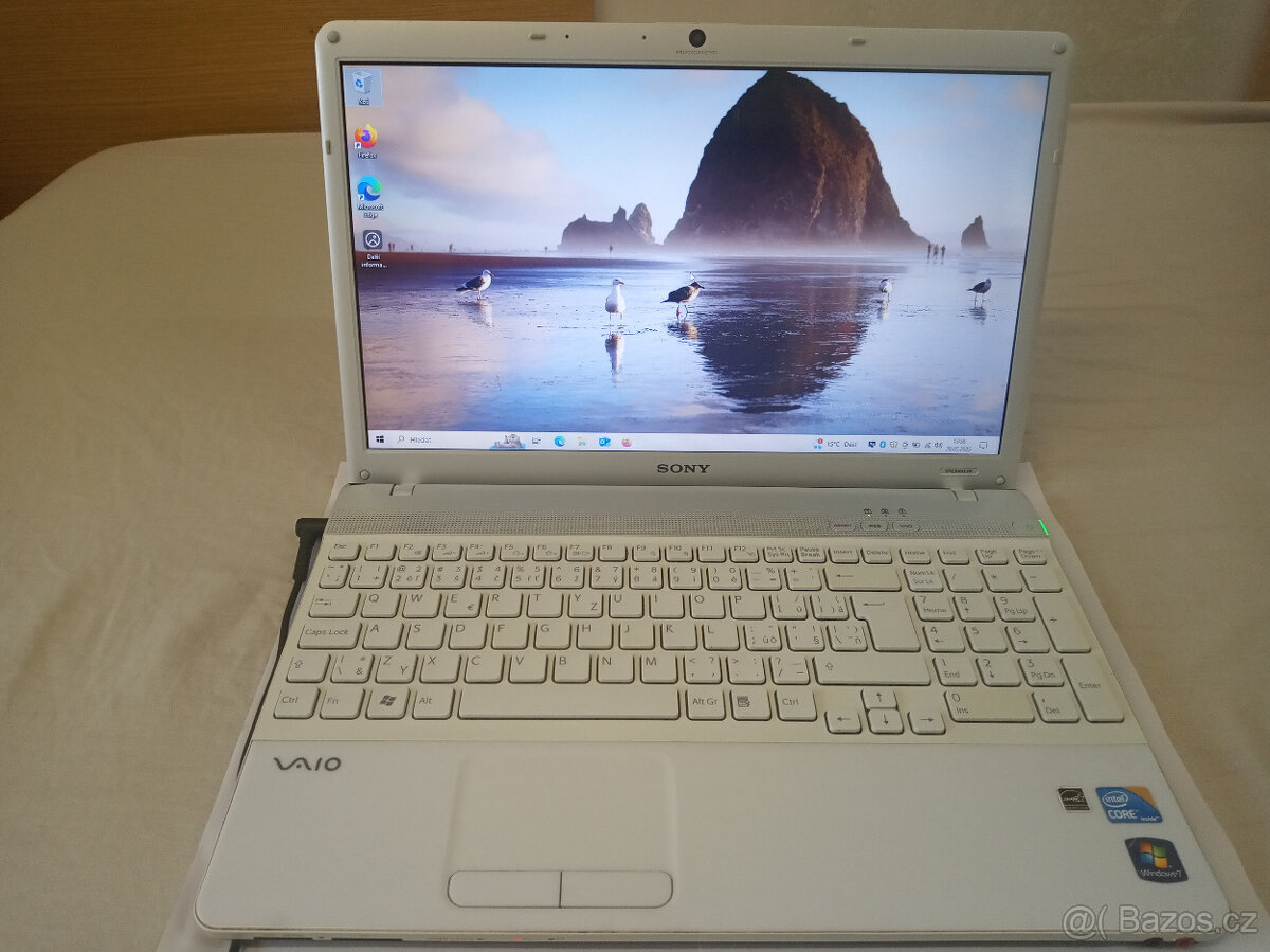 SONY VAIO PCG-71313M - (svižný, i3, SSD, 4GB, OK baterie, HD
