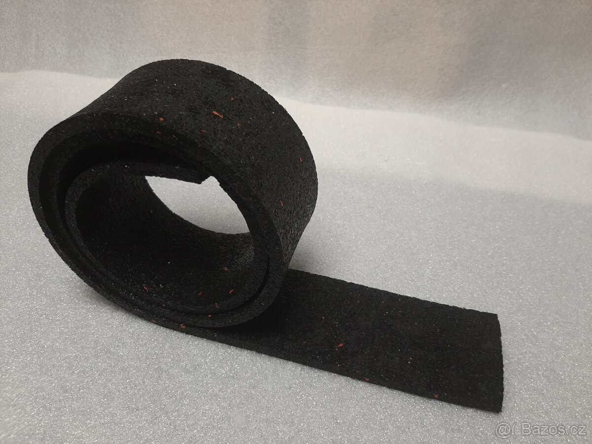 Protiskluzový pás šíře 7cm, délka 123cm, síla 8mm