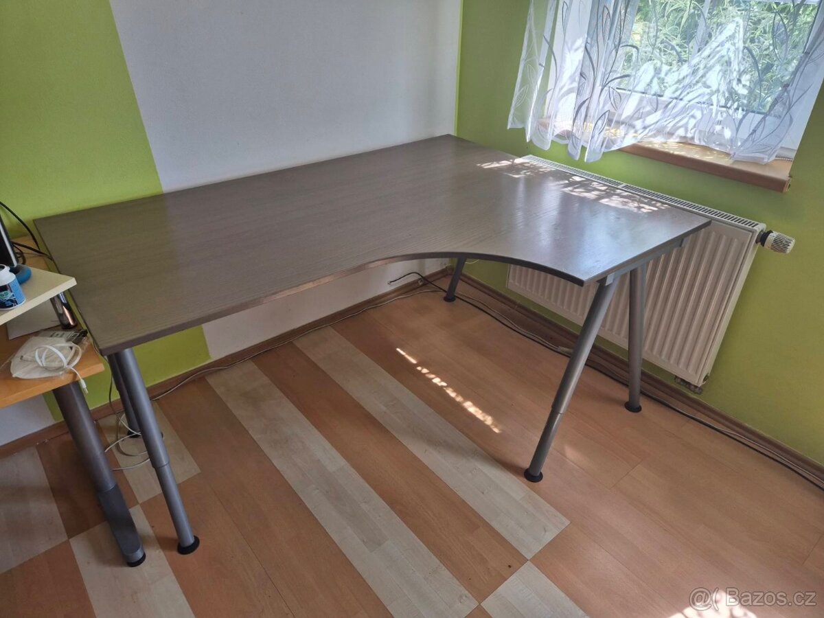 Pc rohový stůl