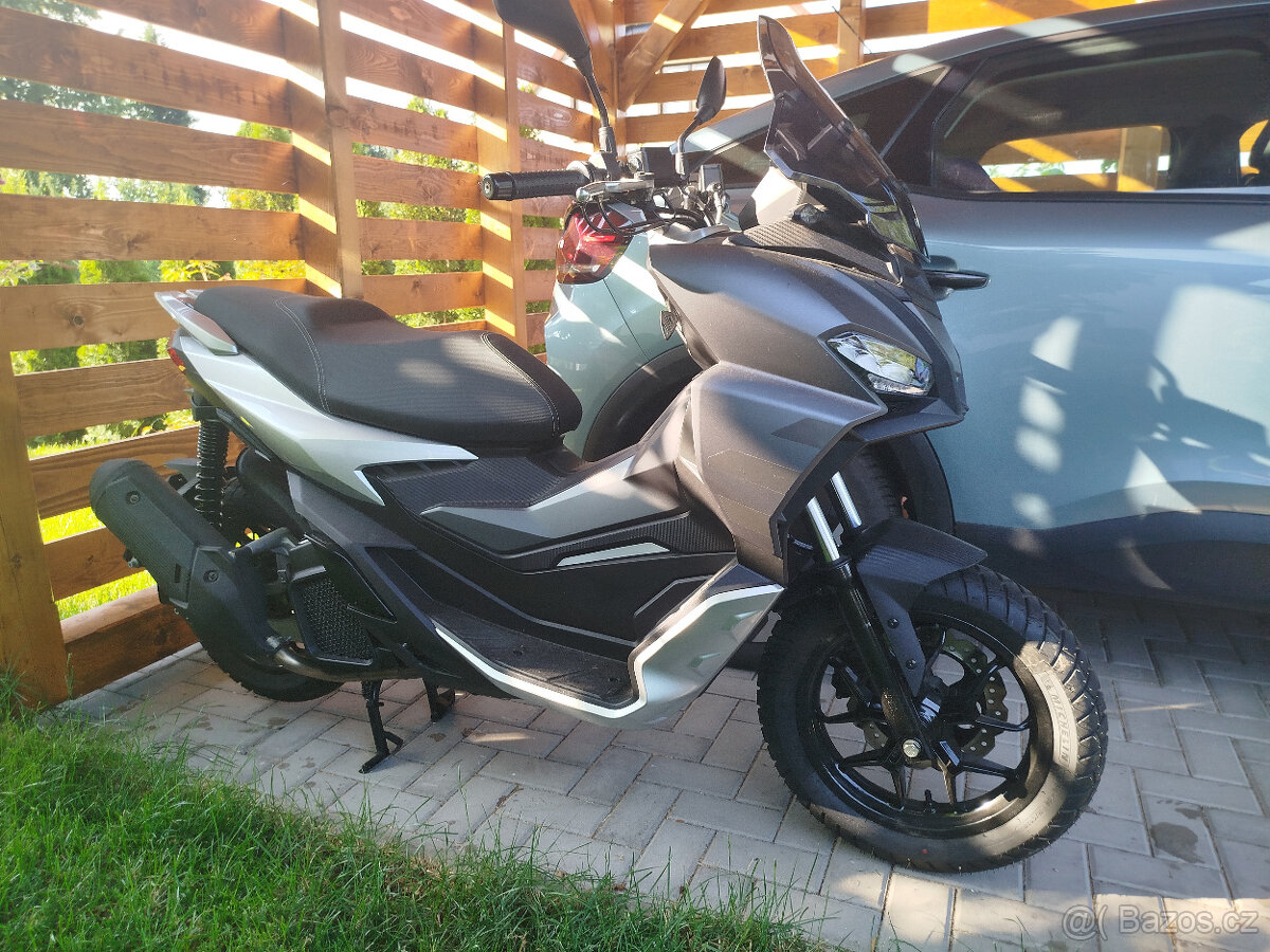Aprilia SR gt 125
