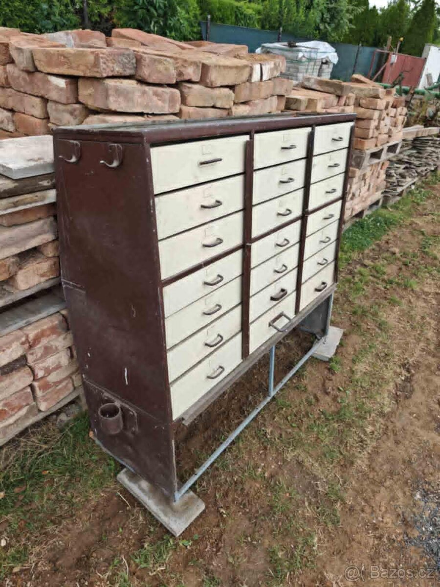 Skříňka na šroubky