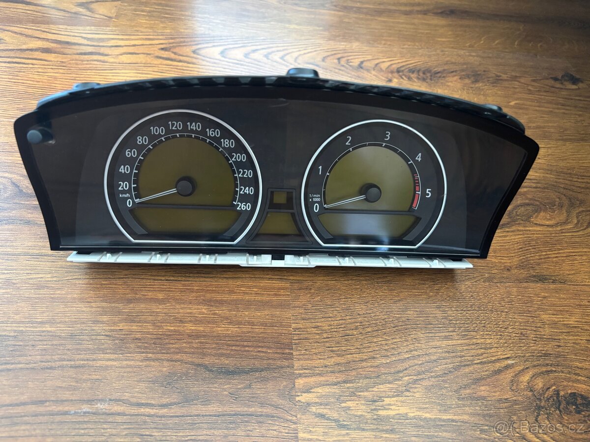 BMW 7 E65, tachometr, budíky