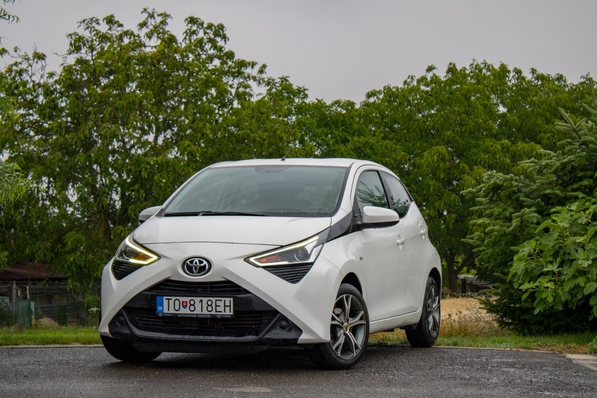 Toyota Aygo 1.0 VVT-i x-play / AJ NA SPLÁTKY / PROTIÚČET