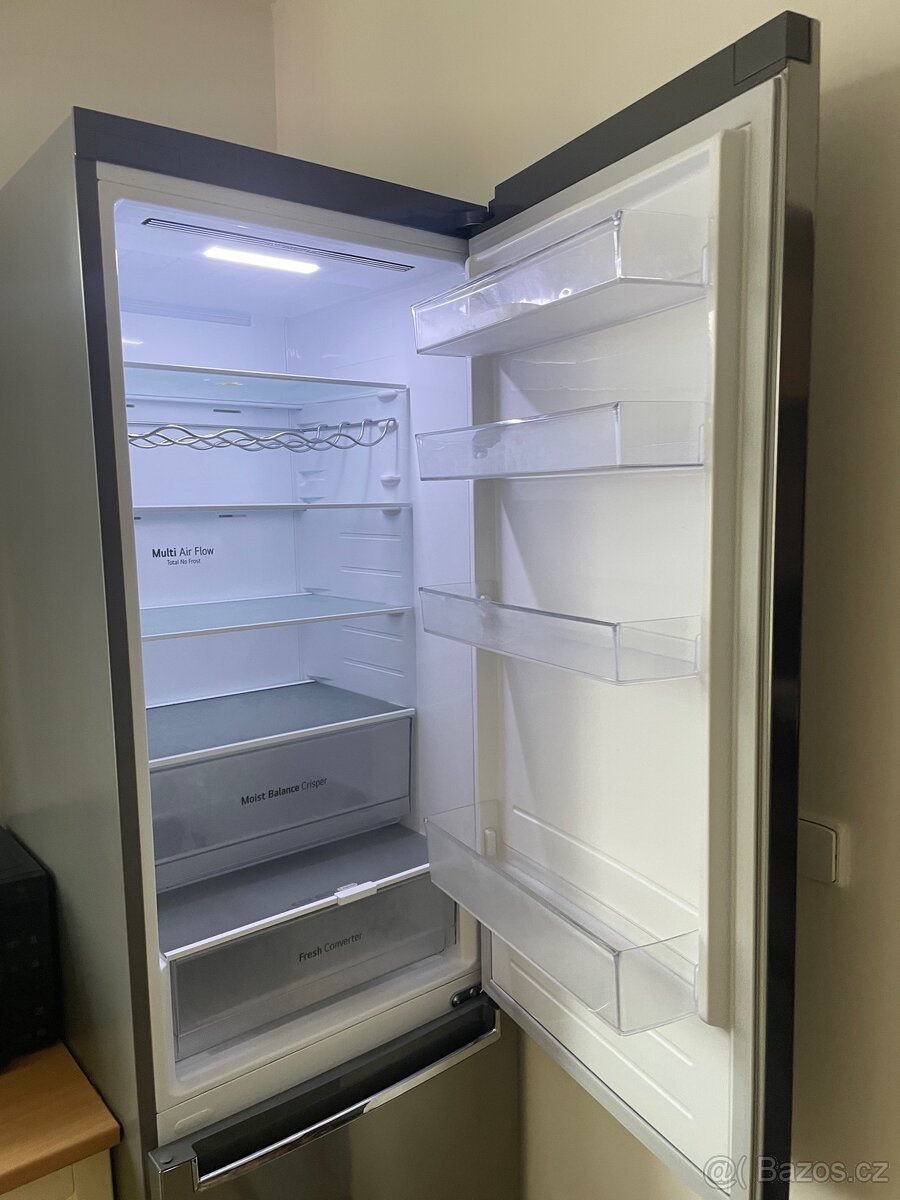 Lednice s mrazákem LG