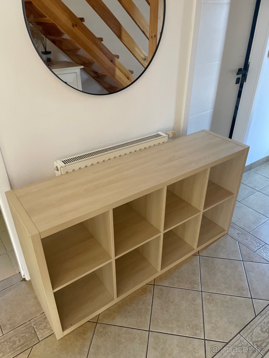 Prodám dřevěnej regál do pokoje