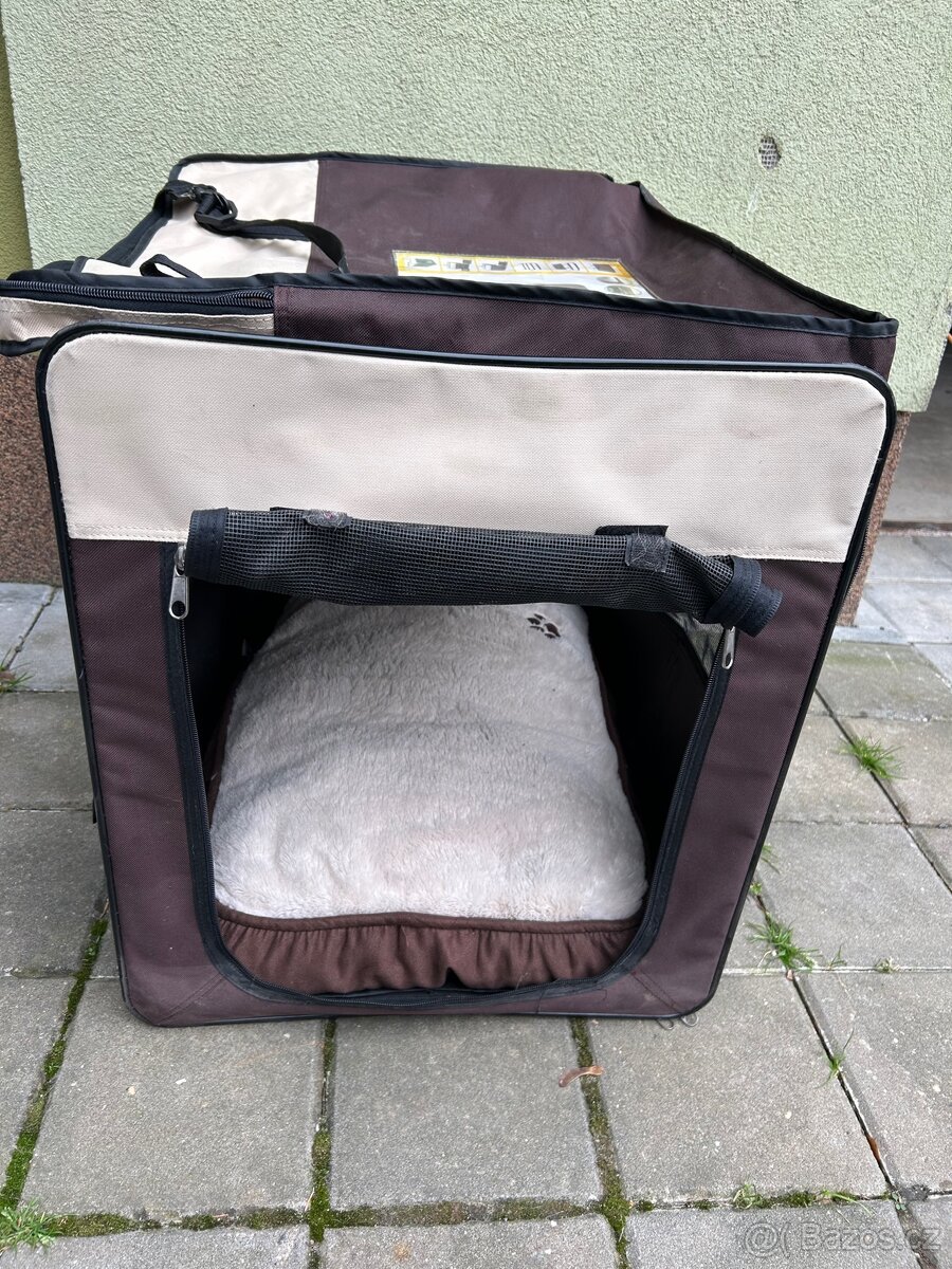 Skládací bouda pro psa s pelíškem