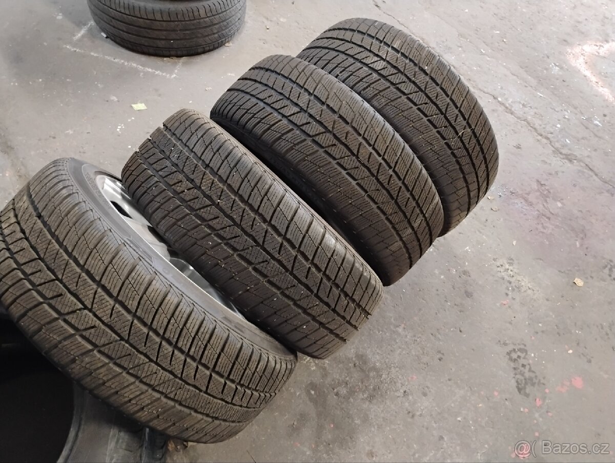Prodám zimní pneu 225/45 R18 XL