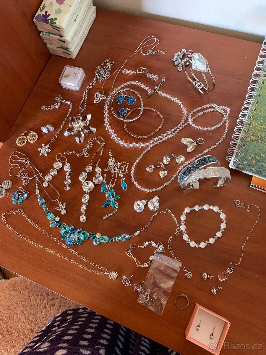 Sbírka bižuterie se Swarovski + stříbrné šperky, dětské náuš