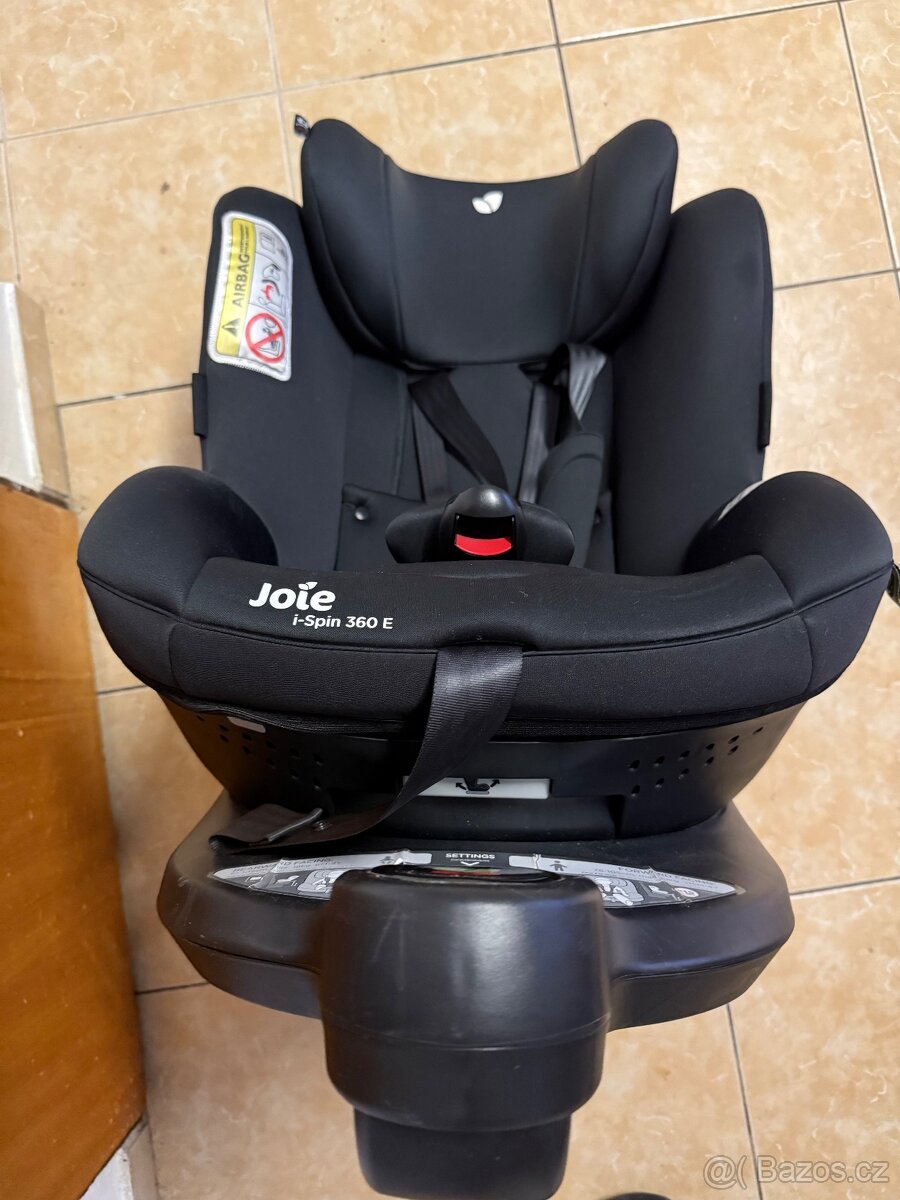 Otočná autosedačka joie i-Spin 360 e pro děti od6m do 4 let