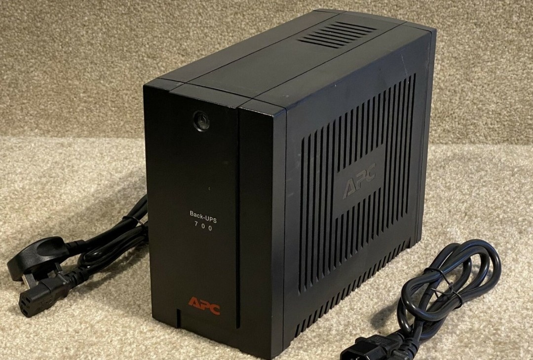 UPS APC BX700UI NOVÁ