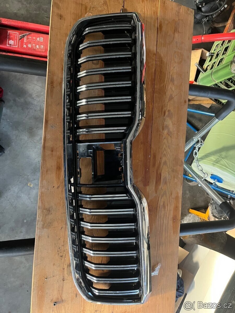 Superb III facelift mřížka