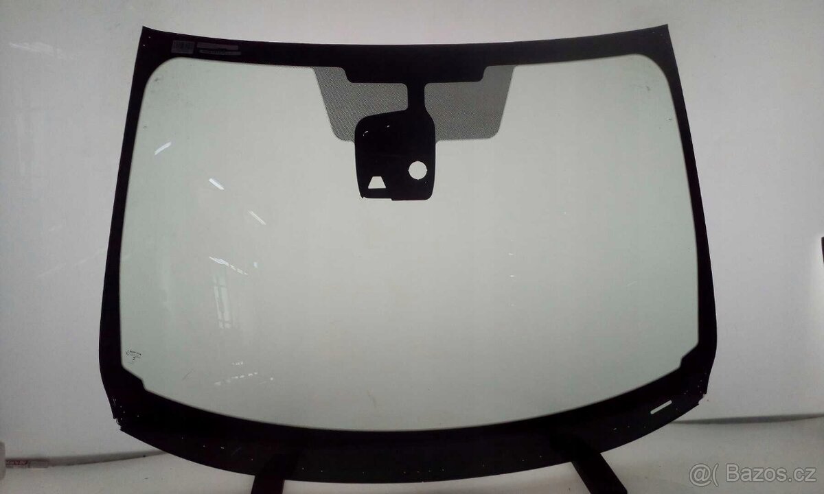Nissan Qashqai čelní sklo