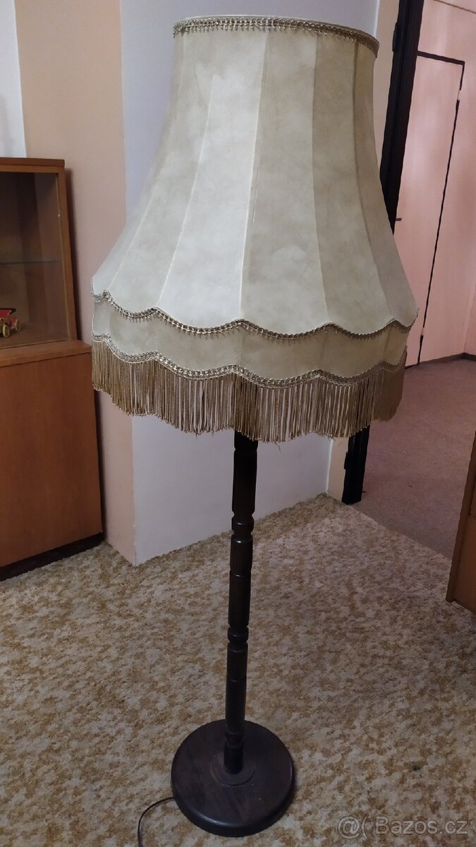 Lampa stojací krásná