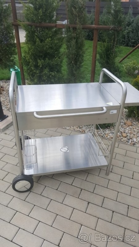 Vozík na gril, nebo servírovací stolek, grilování