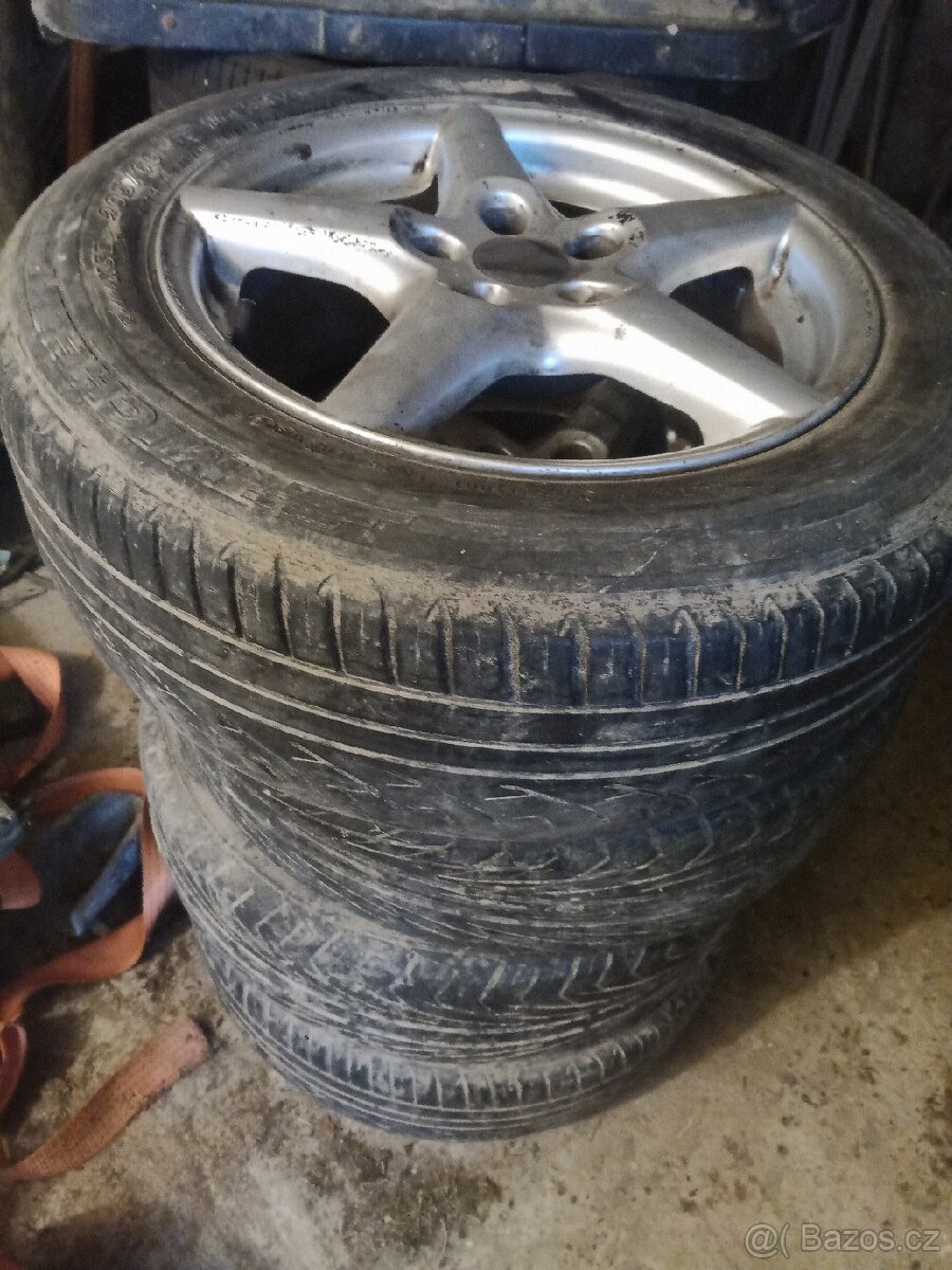 Alu kola Kia Carens