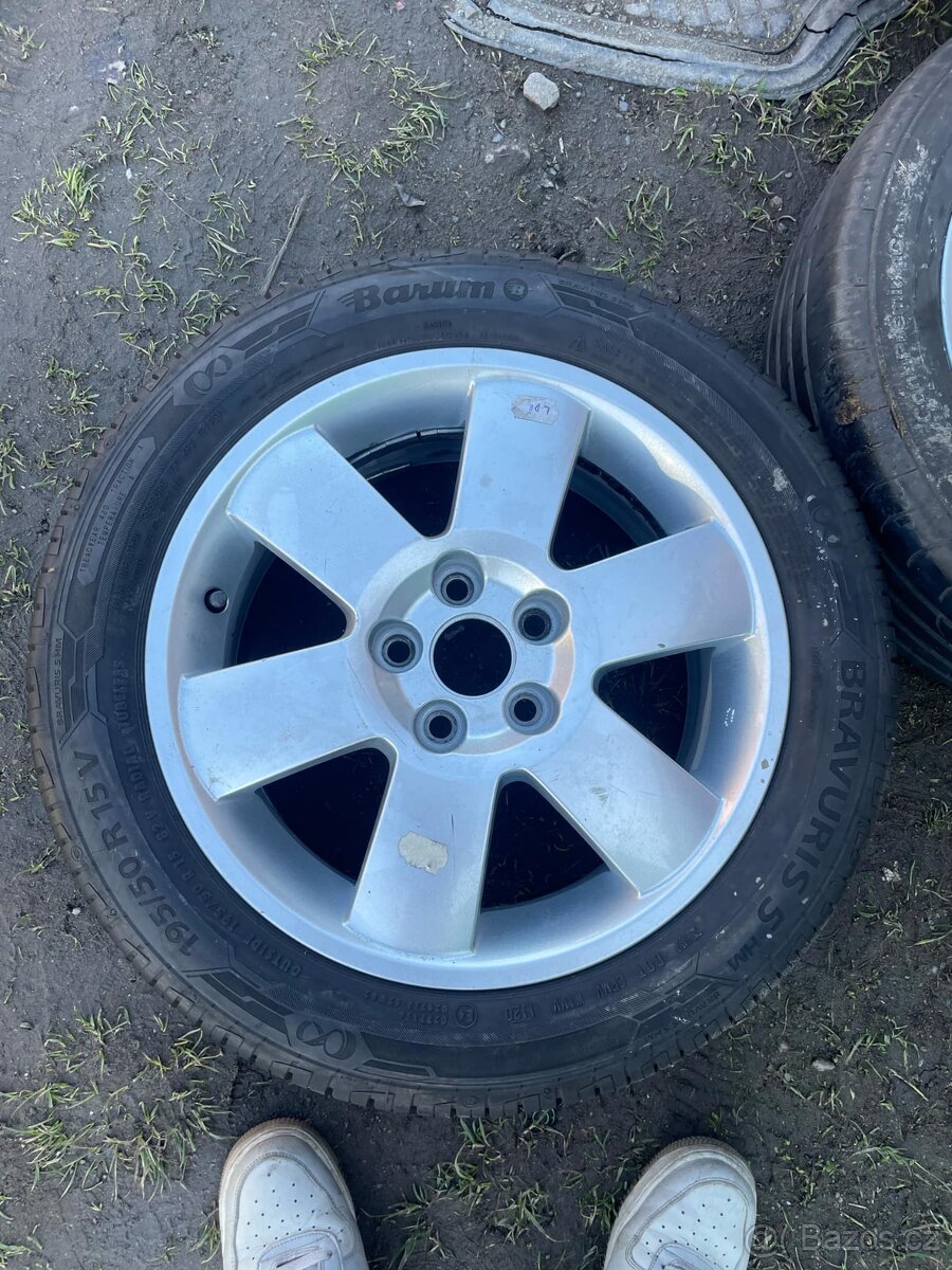 Mám jena prodej 5x100 15 ET43 sjeté gumy,kola originál Škoda