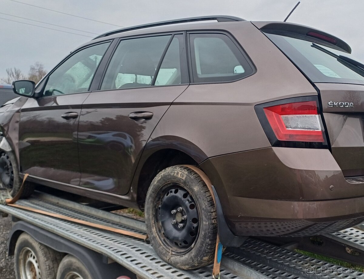 Škoda Fabia III combi dveře, víko kufru, světlo, zrcátko...