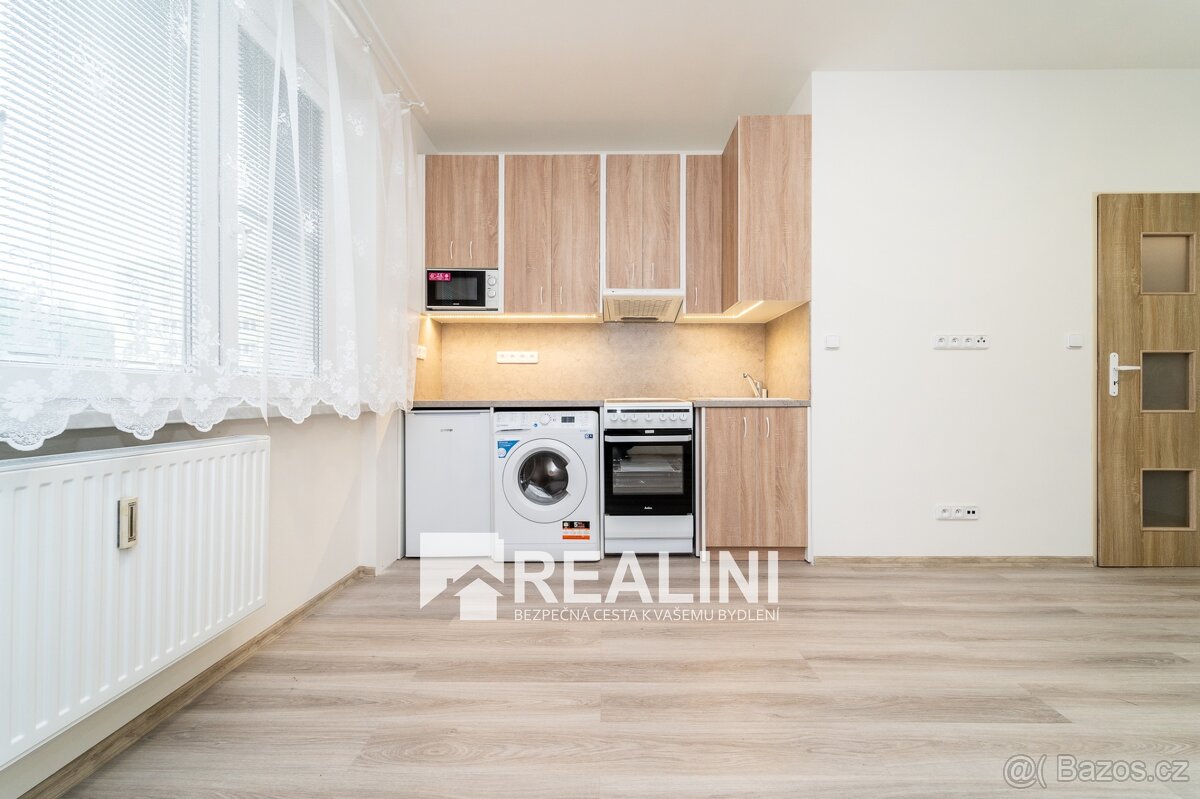 Pronájem bytu 1+kk po kompletní rekonstrukci, 21m2 v Karvin