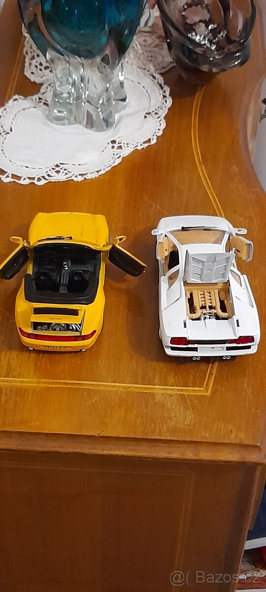 Kovové modely Burago 1/24