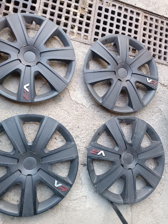 4 černé poklice 16"