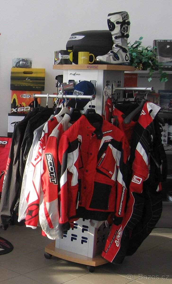FILA VYBAVENI PRODEJNY /SLOUPOVÝ AL STOJAN