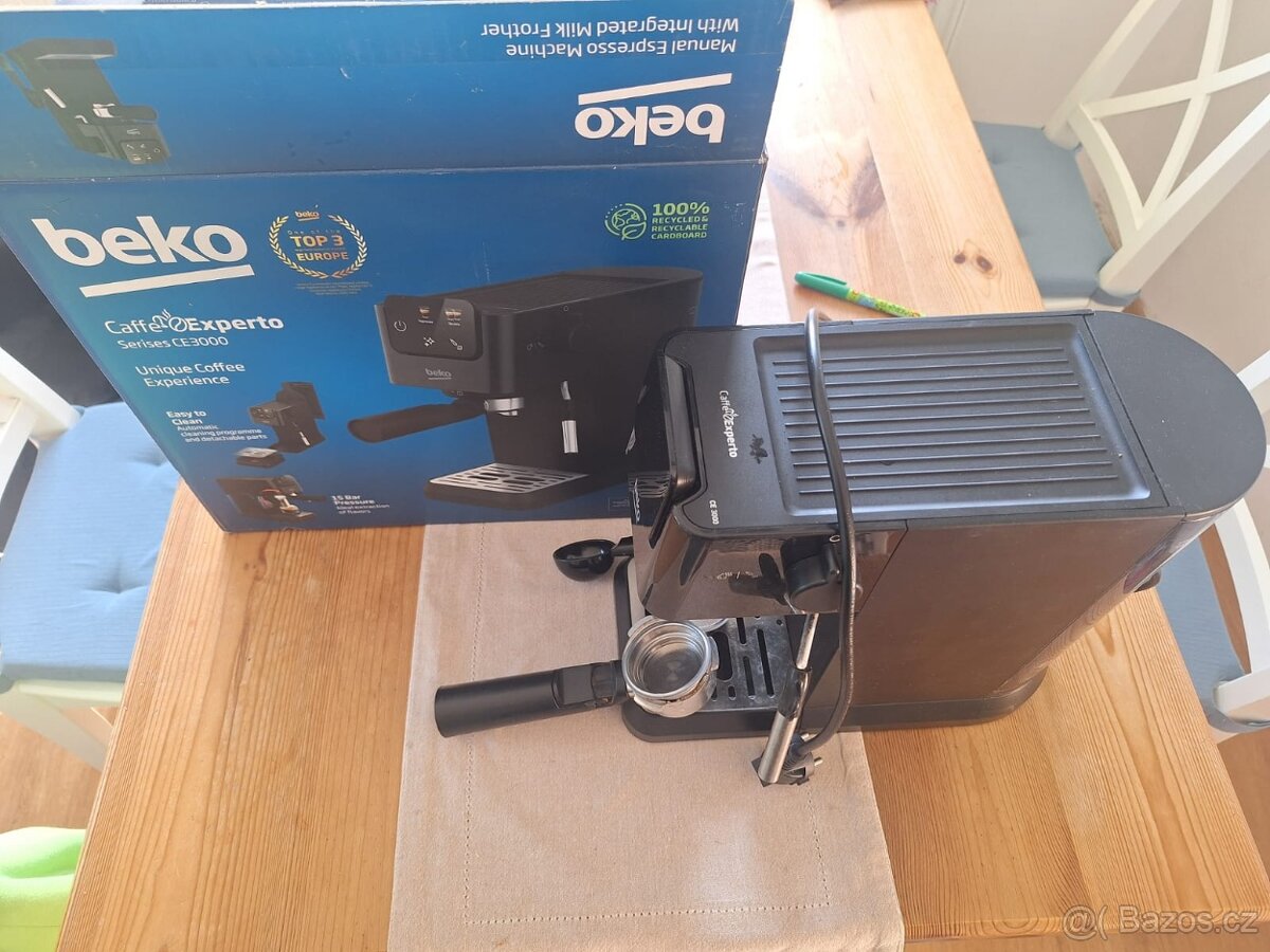 Pákový kávovar Beko Caffe experto CEP5302B černé