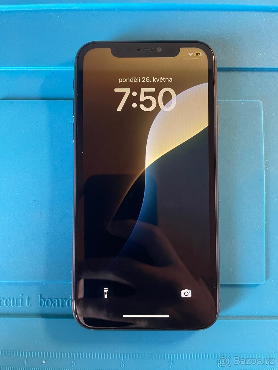 iPhone 11 Black 64GB, baterie 90%