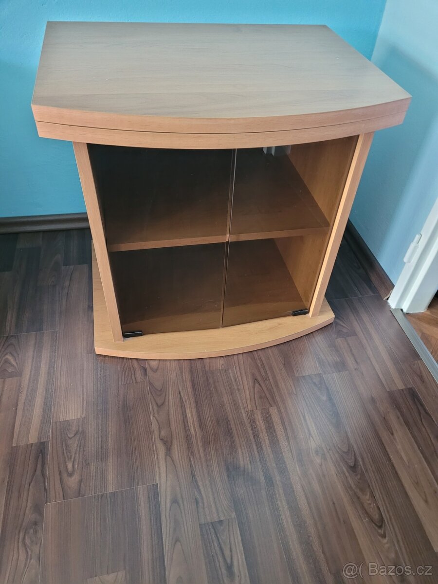 Skříňka pod televizi
