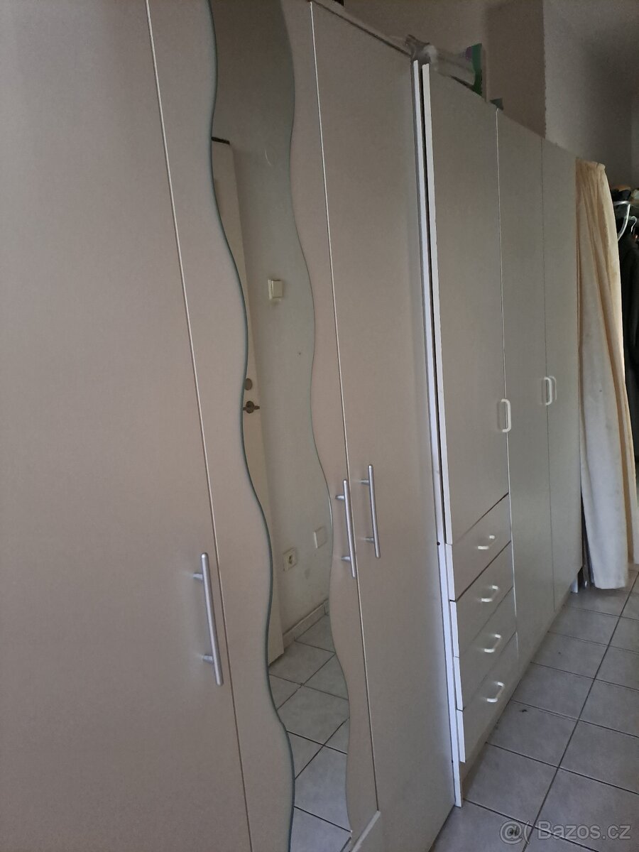 Šatní skříně za odvoz
