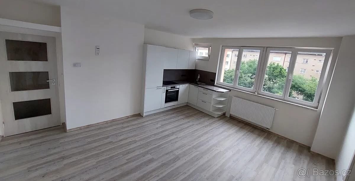 Pronájem bytu 2+kk (40 m²) – Humpolecká ulice, Praha 4 – Krč