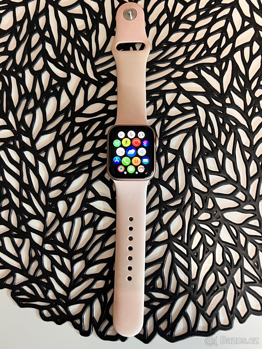 Apple Watch Series 6 40 mm, Gold Aluminium Case