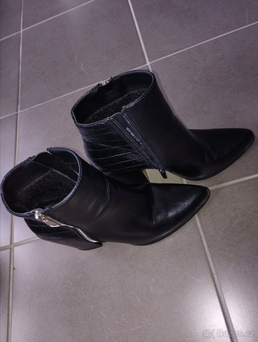 Elegantní kotníkové boty