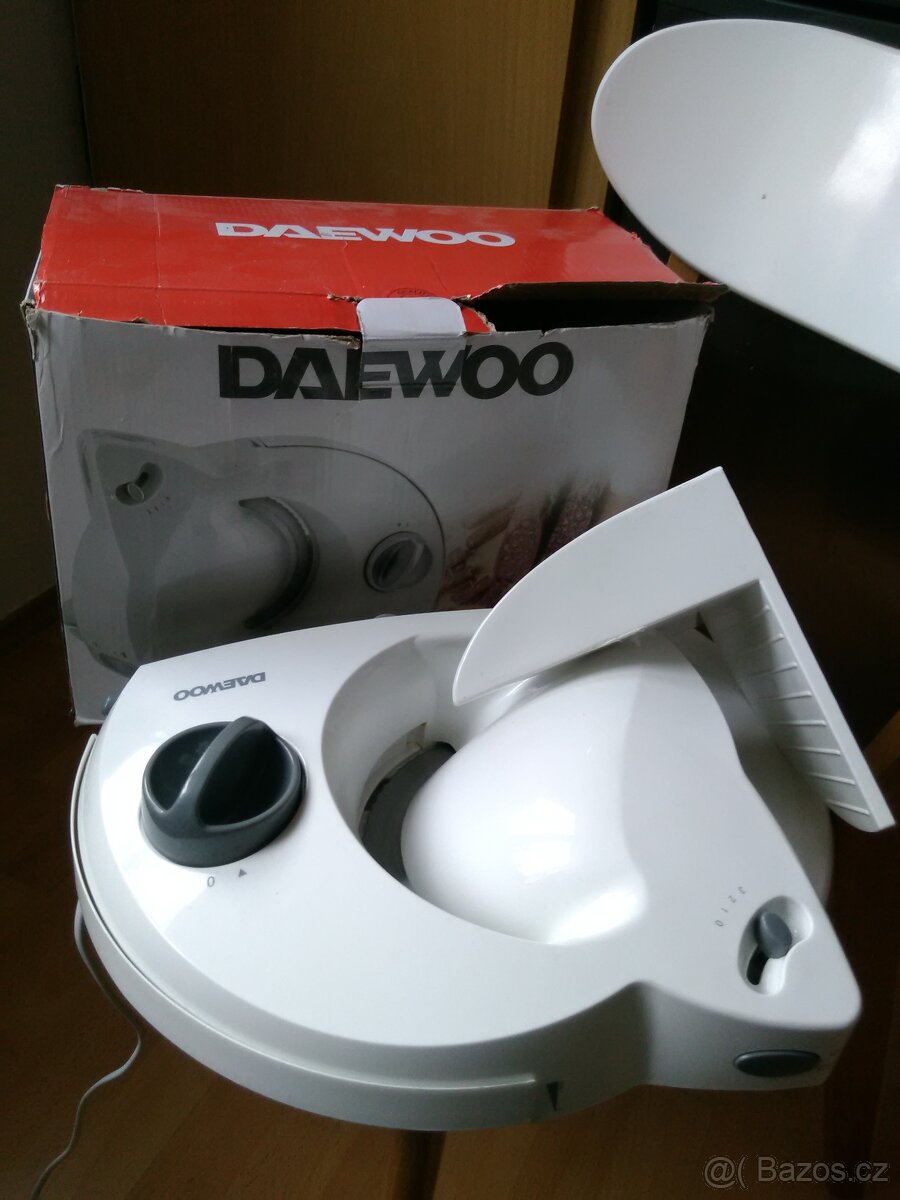 Kráječ na potraviny daewoo