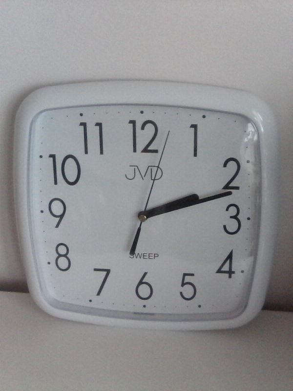 hodiny nástěnné