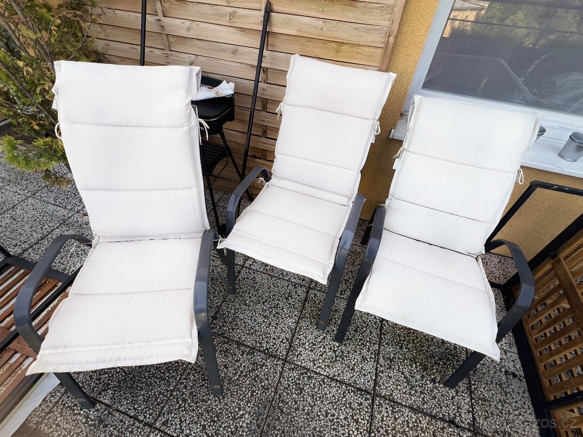 3 balkonové/zahradní židle s potahy