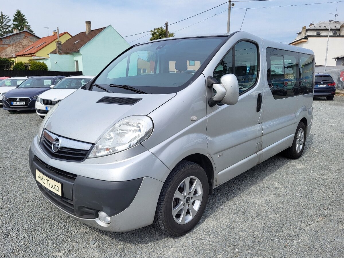 OPEL Vivaro 2.5 CDTi 107kW 8-míst WESTFALIA
