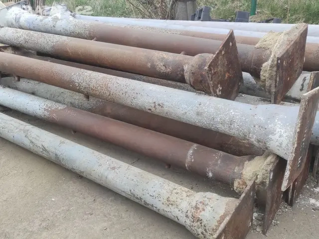 Staré železné sloupy, železný sloup, 36 ks