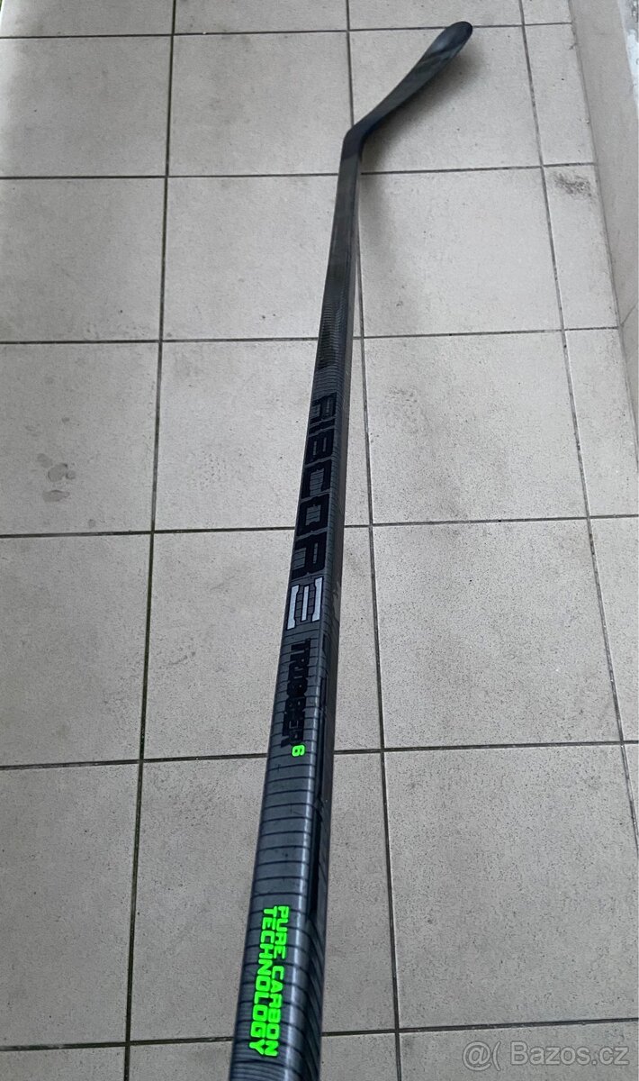 Hokejka CCM Trigger 6 95flex P28 pravá ZÁRUKA