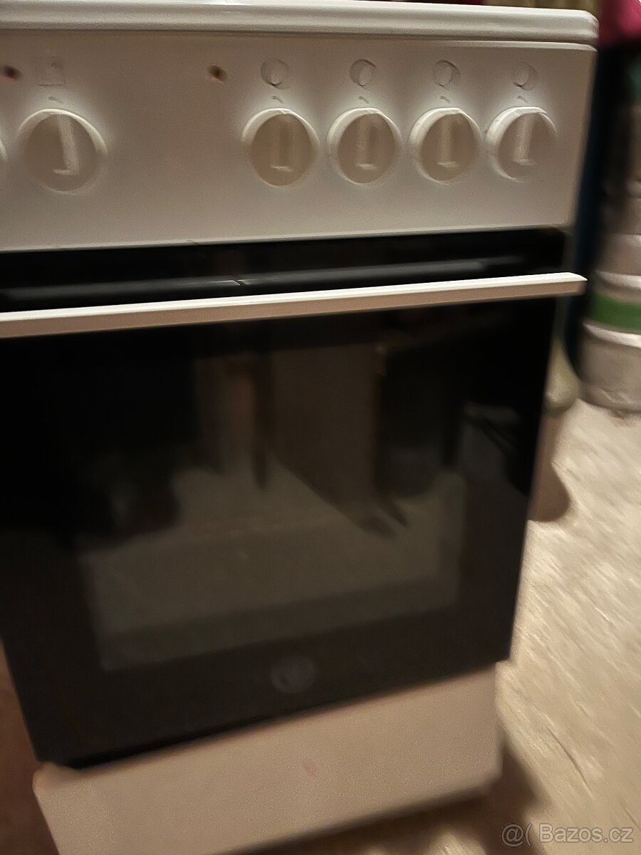 Sporák mora sklokeramicky