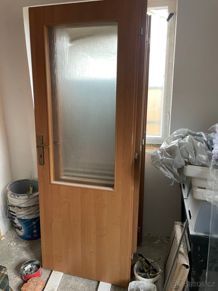 Dveře interierové prosklené s kováním