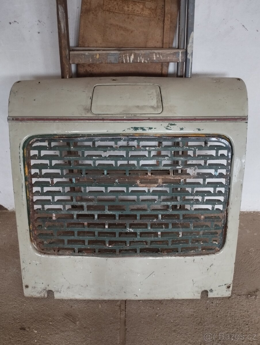 Přední kapota trambus .