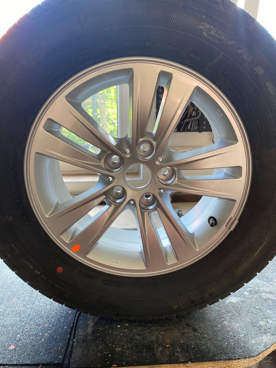 Plnohodnotné kolo 215/70/R16