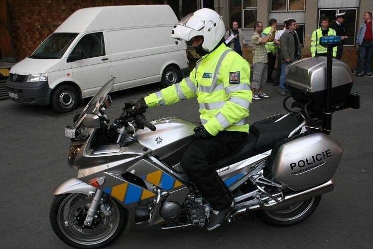 KOUPÍM: Policejní výbava na motorku