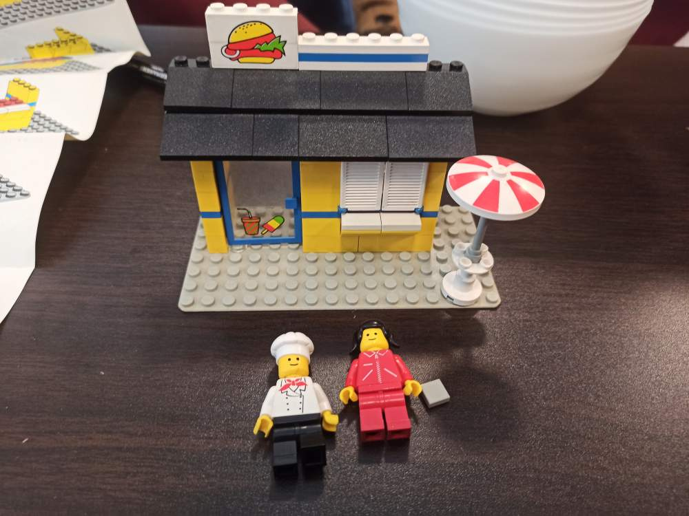 LEGO Town 6683 Hamburger Stand