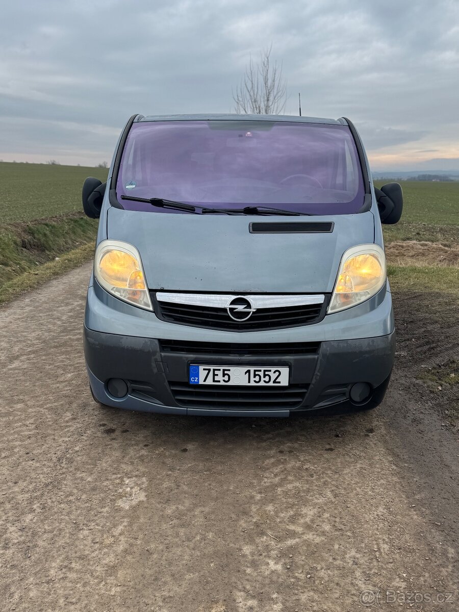 Opel Vivaro 9 míst Long