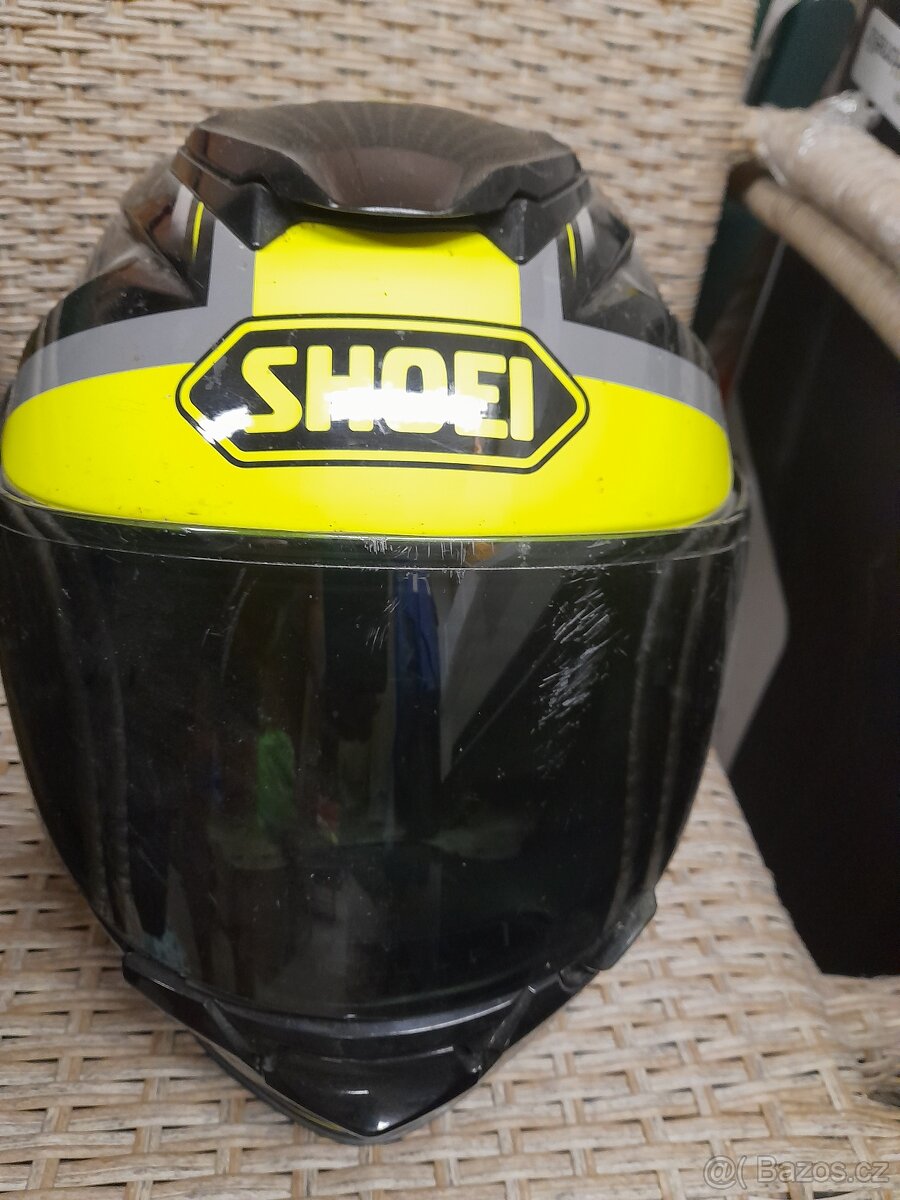 Přilba Shoei